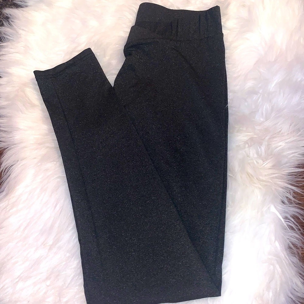 Charcoal Black scrunch-butt leggings w/ criss cross waist